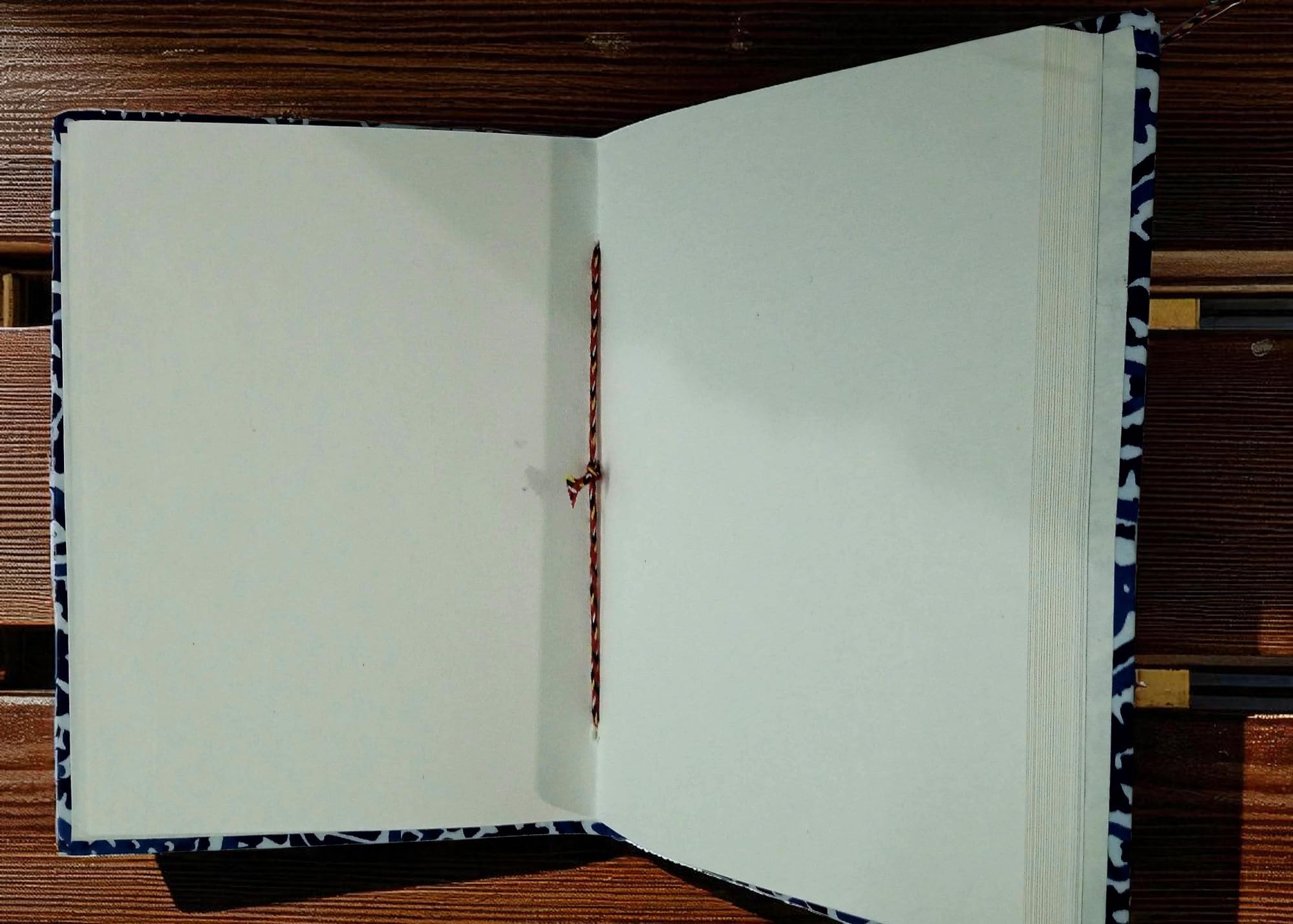 Abstract Floral Handmade Fabric Hardcover Diary A5 | 200 Unruled Pages | Handcrafted Sketchbook Journal with Thread Closure | Travel Diary Gift for Writing, Drawing, Artists, Students