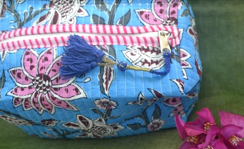 Travel Pouch Multi-Purpose Toiletry Organizer, Large Capacity, Durable Fabric, Zipper Closure for Beauty, Stationery, Personal Care – Ideal for Students, Professionals, Artists & Travelers Blue