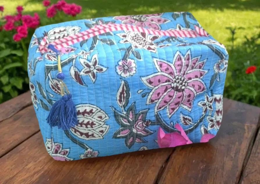 Travel Pouch Multi-Purpose Toiletry Organizer, Large Capacity, Durable Fabric, Zipper Closure for Beauty, Stationery, Personal Care – Ideal for Students, Professionals, Artists & Travelers Blue